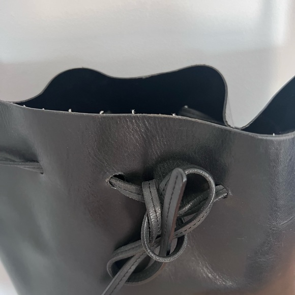 Mansur Gavriel Bucket Bag in black - Picture 6 of 14
